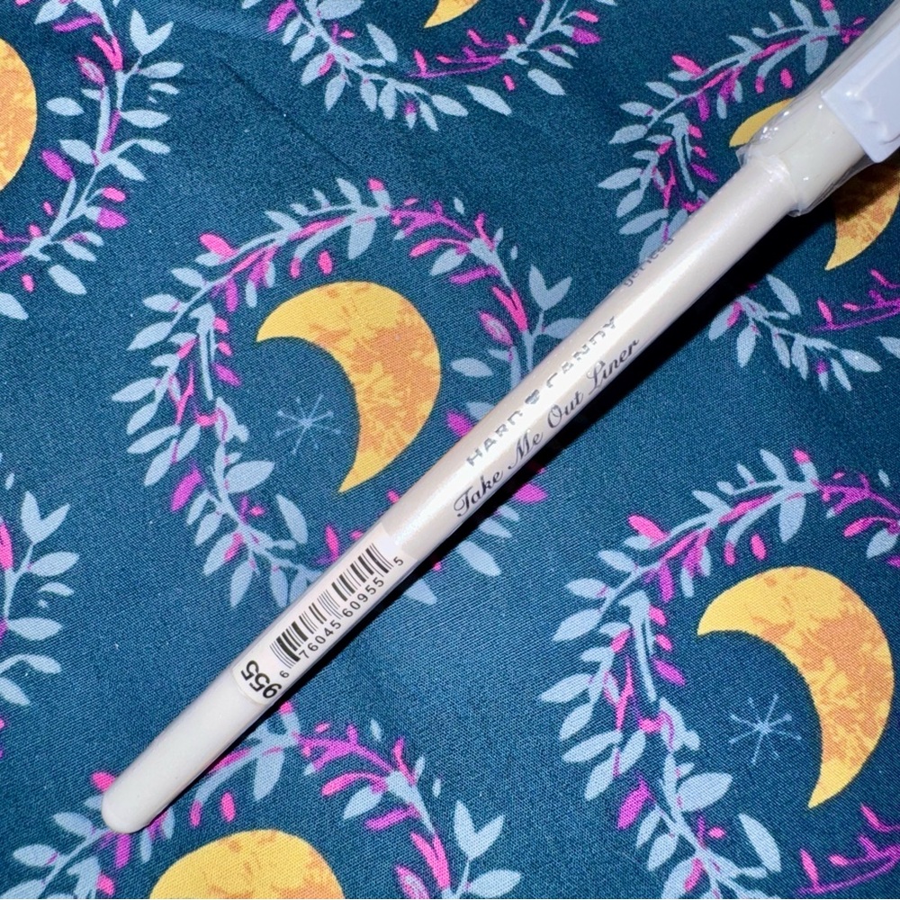 Hard Candy Take Me Out Liner in Get Iced #955 with built in sharpener